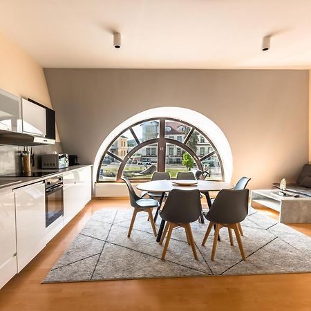 Lovely 4-Bedroom Flat In Historical Center With Stunning View Trenčín 외부 사진