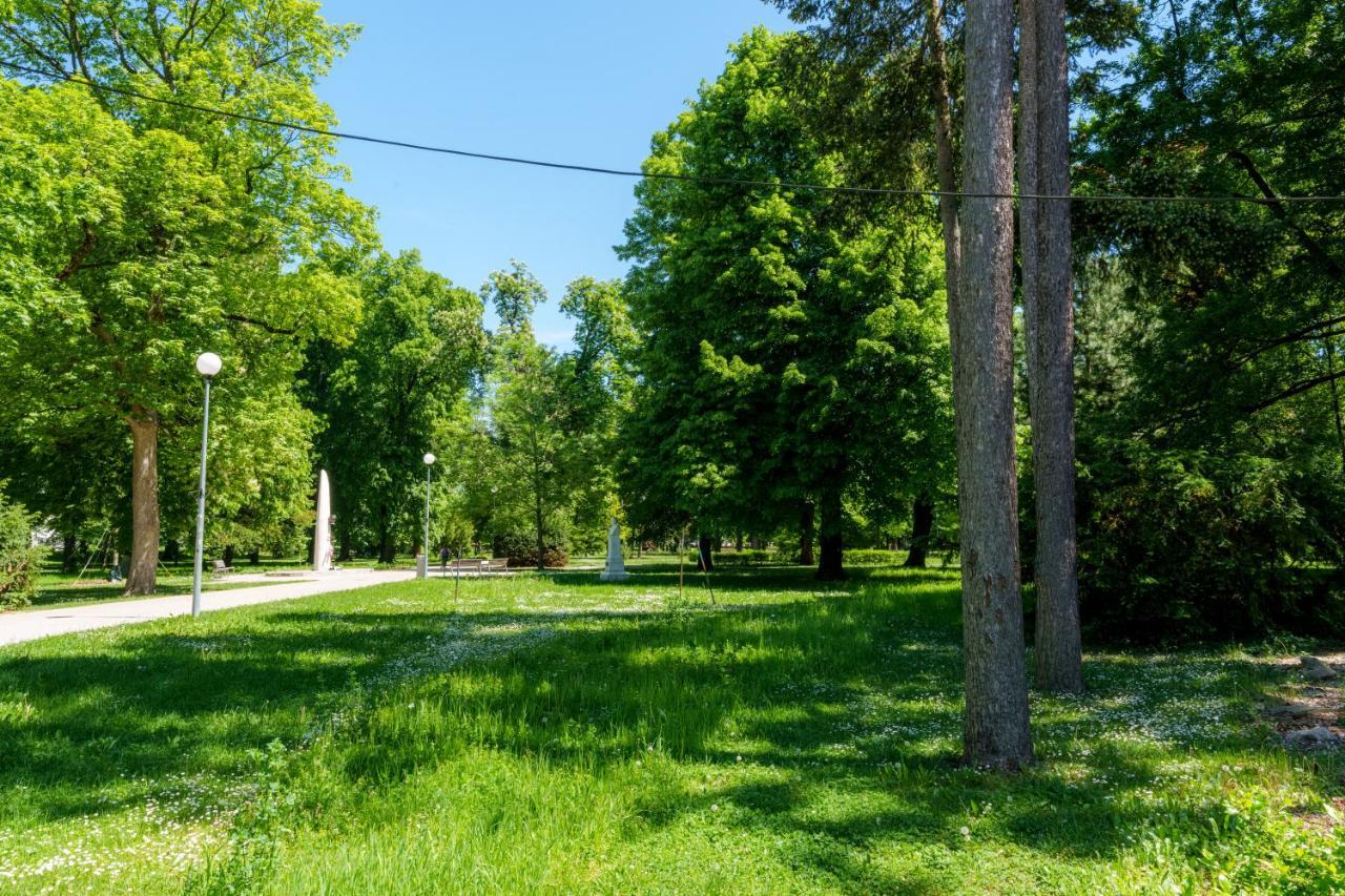Lovely 4-Bedroom Flat In Historical Center With Stunning View Trenčín 외부 사진