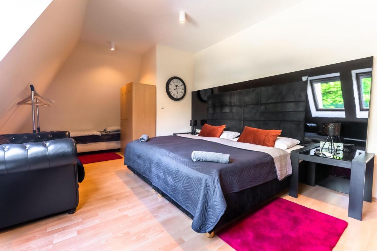 Lovely 4-Bedroom Flat In Historical Center With Stunning View Trenčín 외부 사진