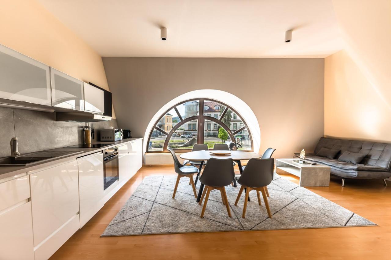 Lovely 4-Bedroom Flat In Historical Center With Stunning View Trenčín 외부 사진