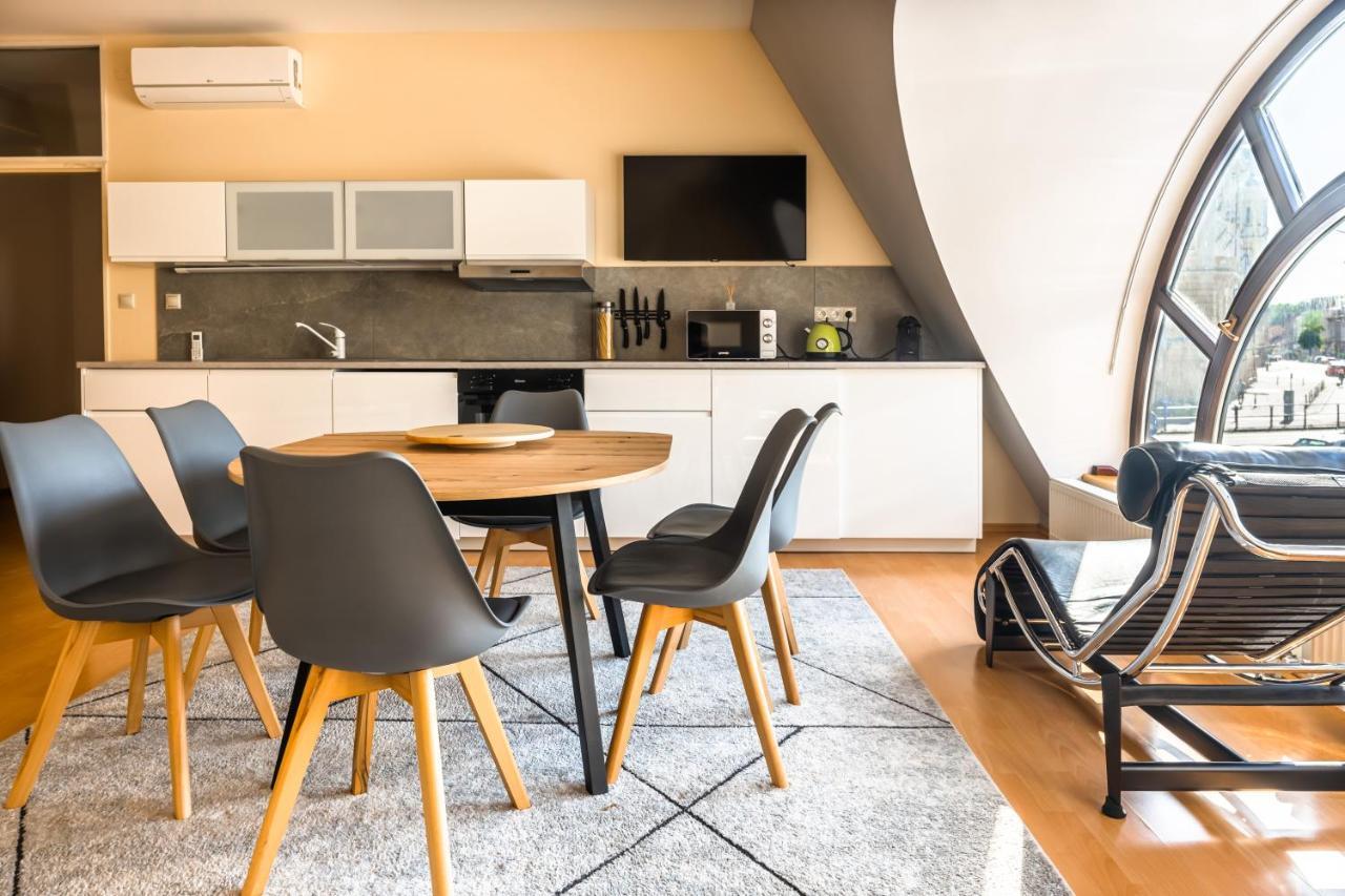 Lovely 4-Bedroom Flat In Historical Center With Stunning View Trenčín 외부 사진
