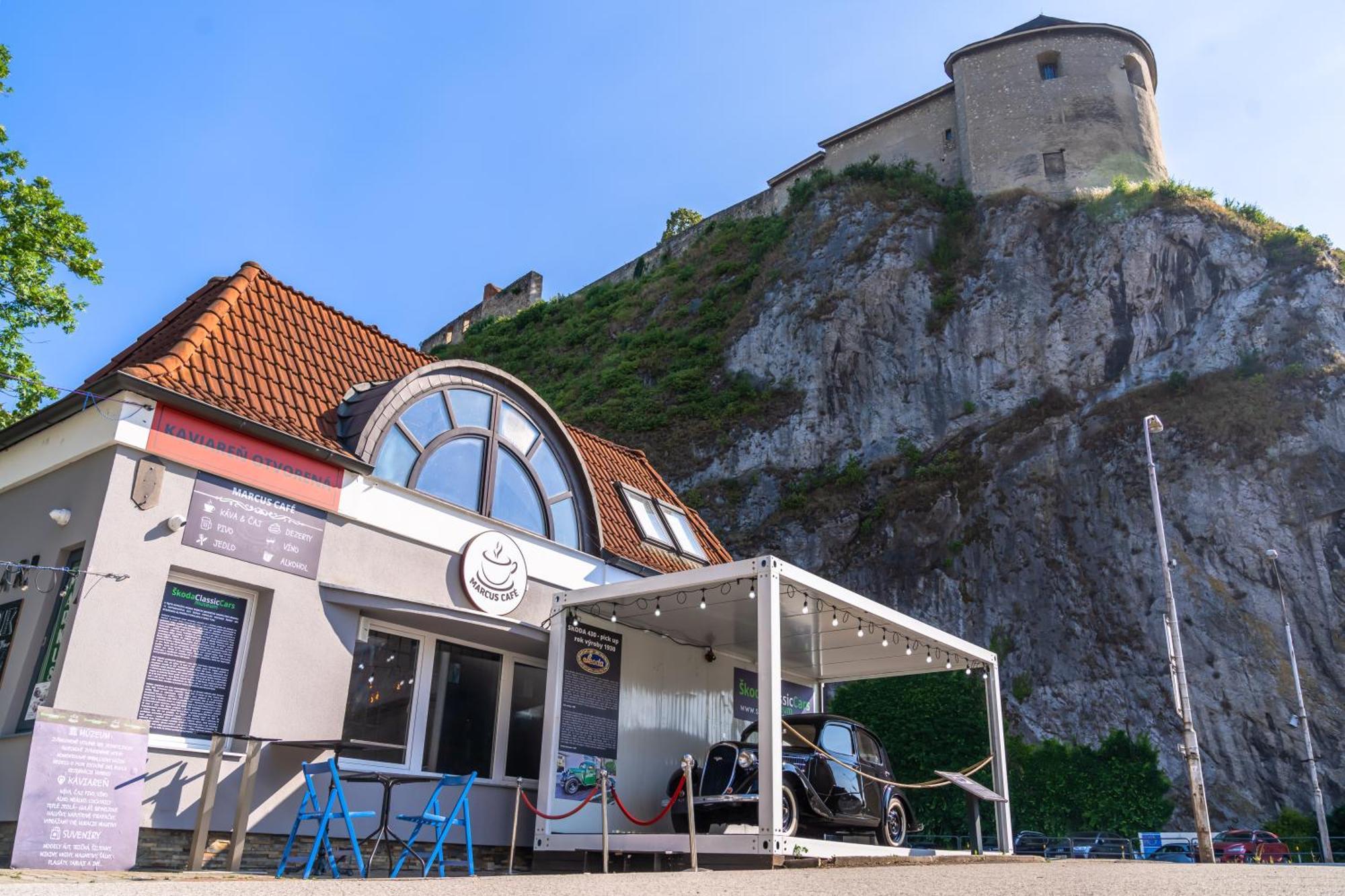 Lovely 4-Bedroom Flat In Historical Center With Stunning View Trenčín 외부 사진